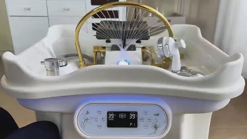 TooMiMo head-spa in action
